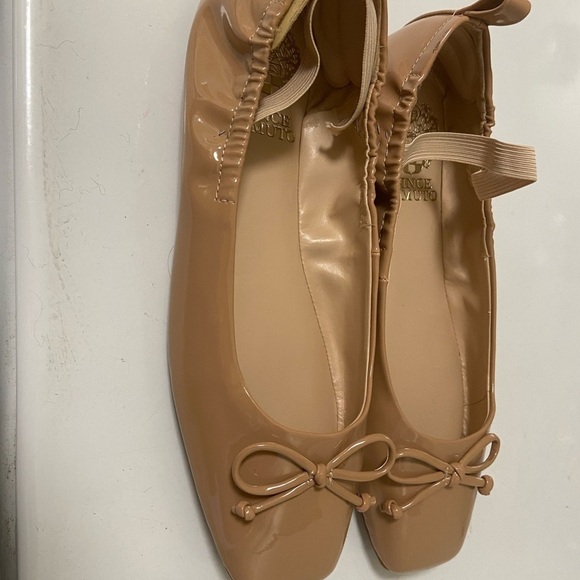 Vince Camuto buff patent Velnya ballet flat size 6.5 women’s - Picture 1 of 5